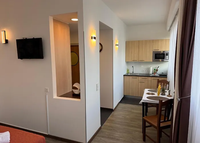 Cb With Free Parking Apartment *