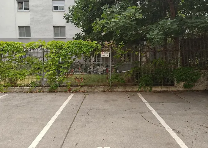 Cb With Free Parking Vienna