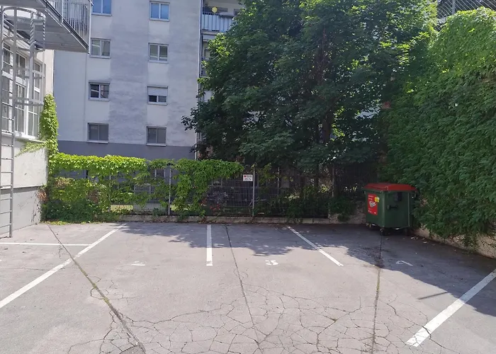 Cb With Free Parking Vienna